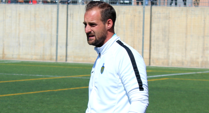 Abel Martínez dirigint el Llano diumenge a Can Puiggener | Adrián Arroyo